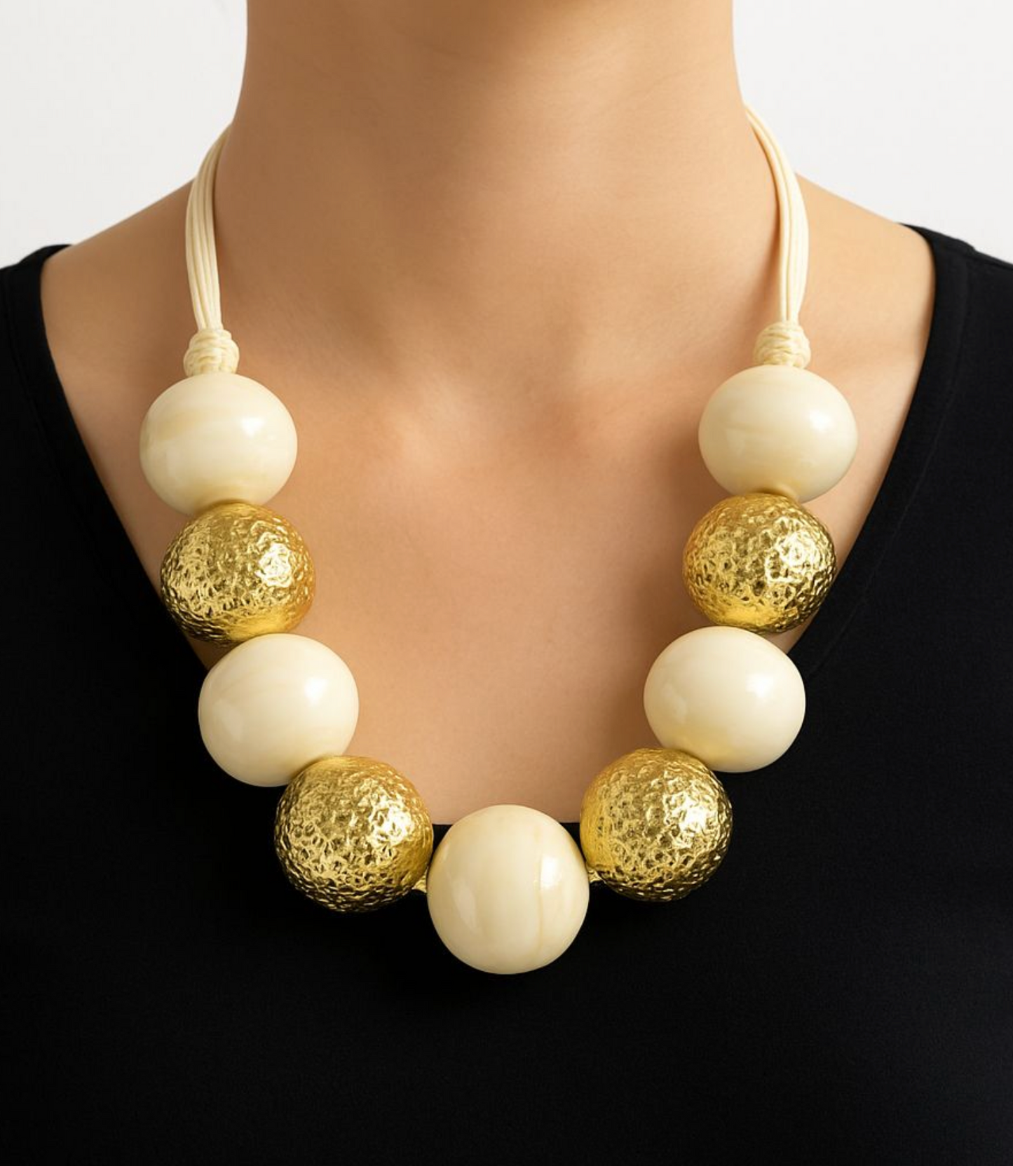 collar de esferas marmol y dorado