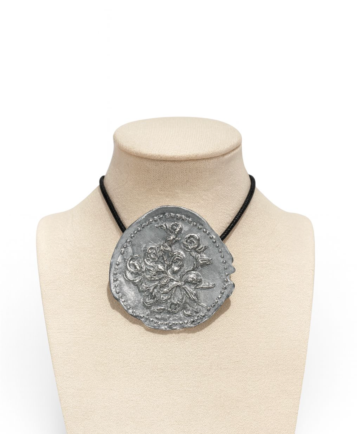 Collar de Sello con Flor