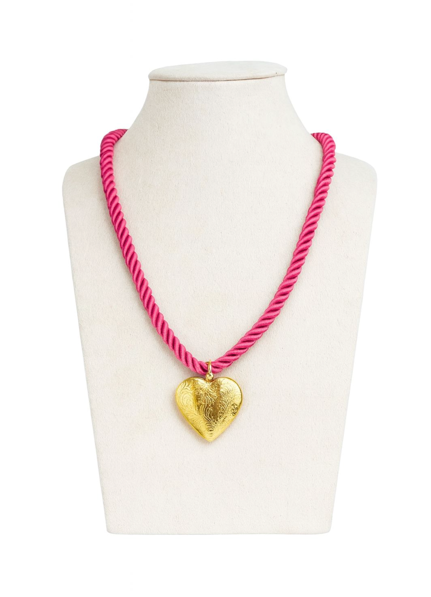 Collar de correa roja con relicario de corazón