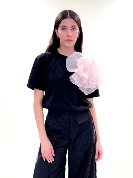 Playera Capital con Flor