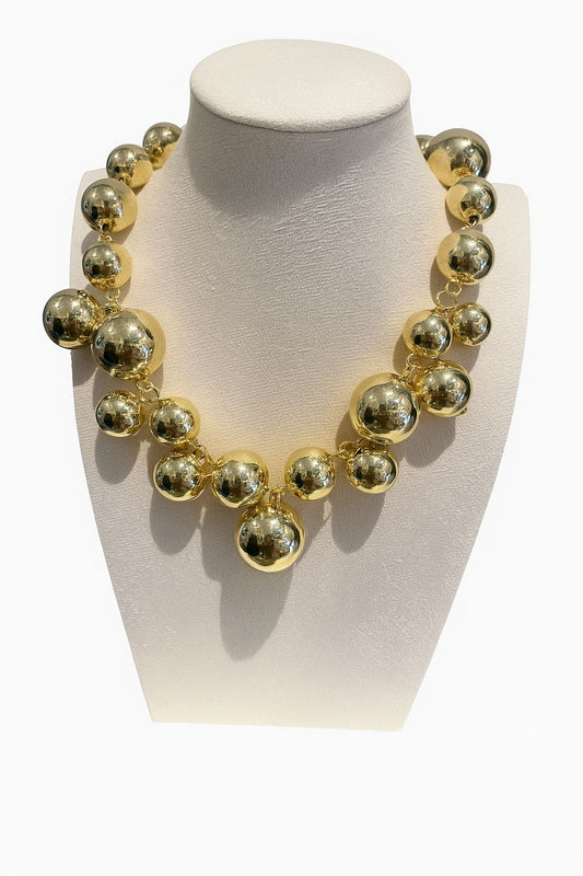 Collar de bolas doradas