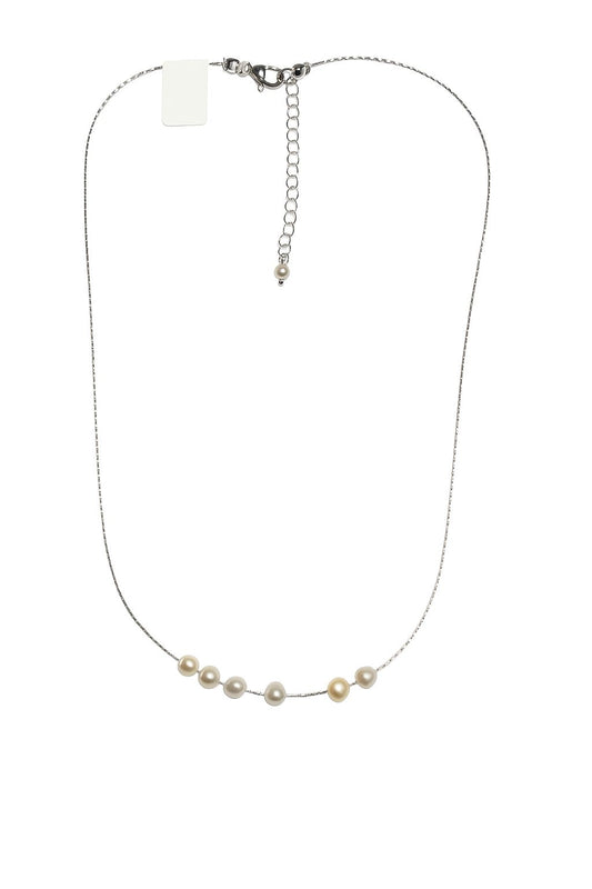 Collar de hilo con perlas