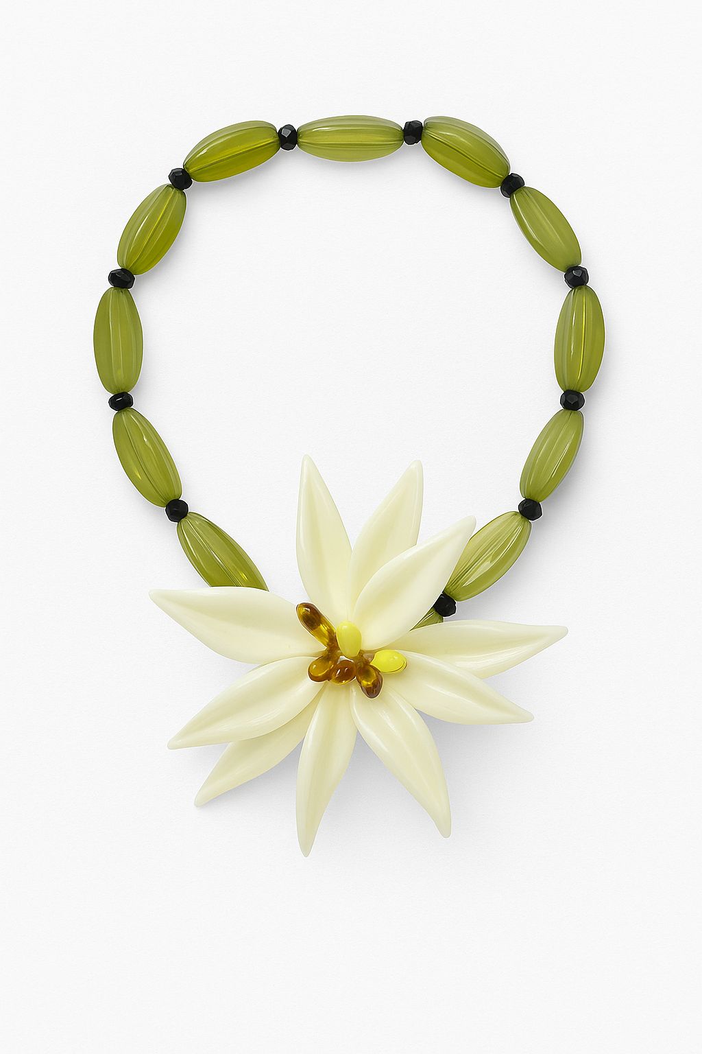 Collar verde con Flor blanca