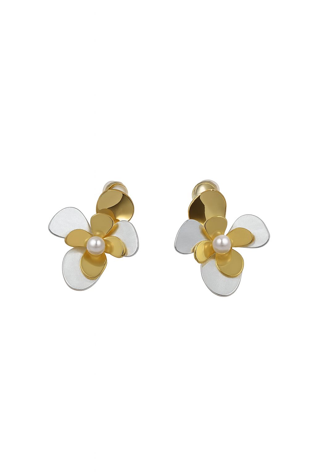 Aretes de flor  doble  con perla