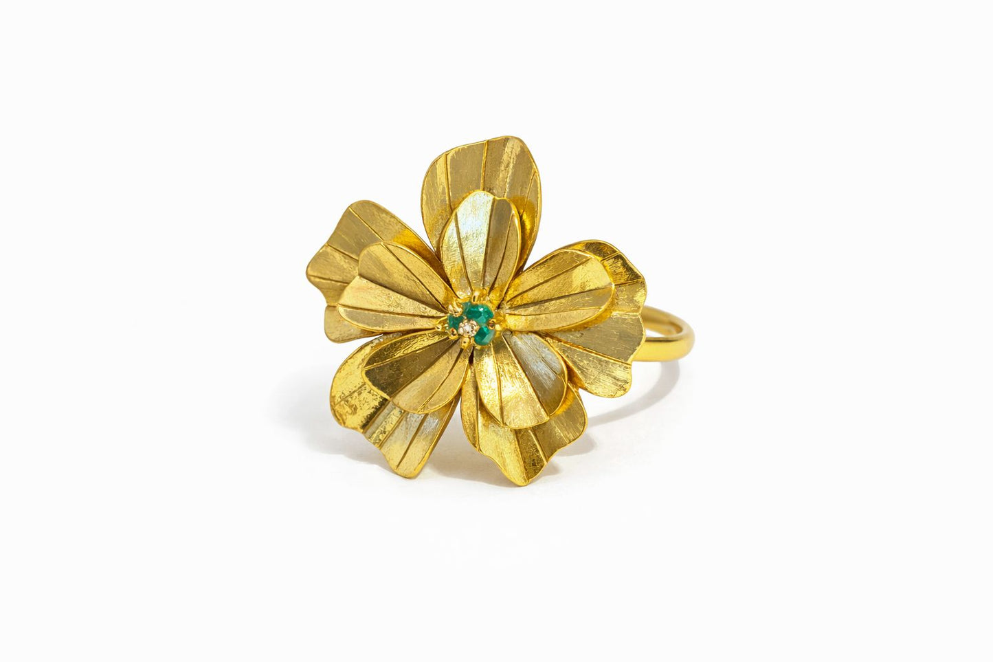 Anillo Flor 5 petalos  doble medianacon esmeralda natural
