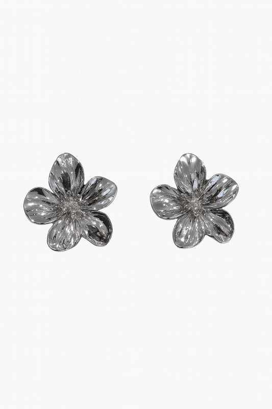 Aretes de flor plateado