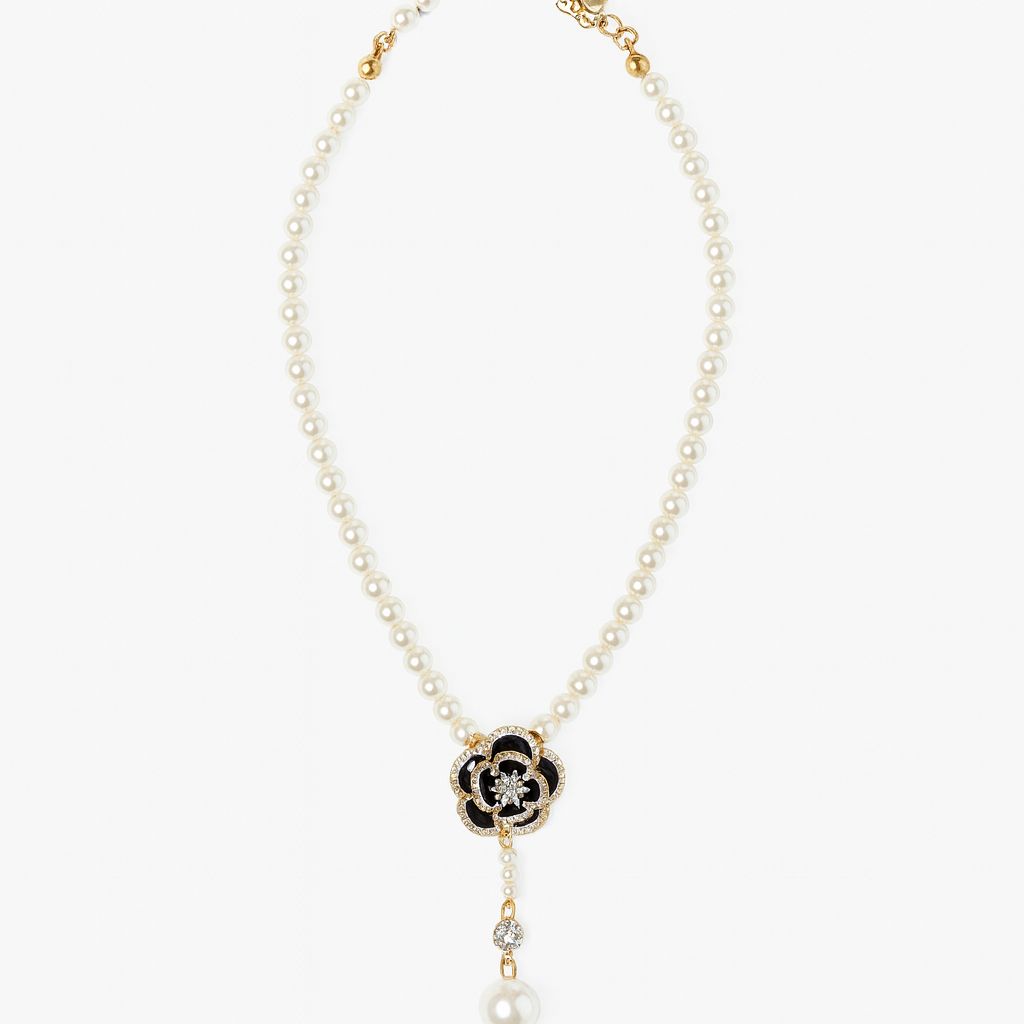 Collar de Camelia con perlas