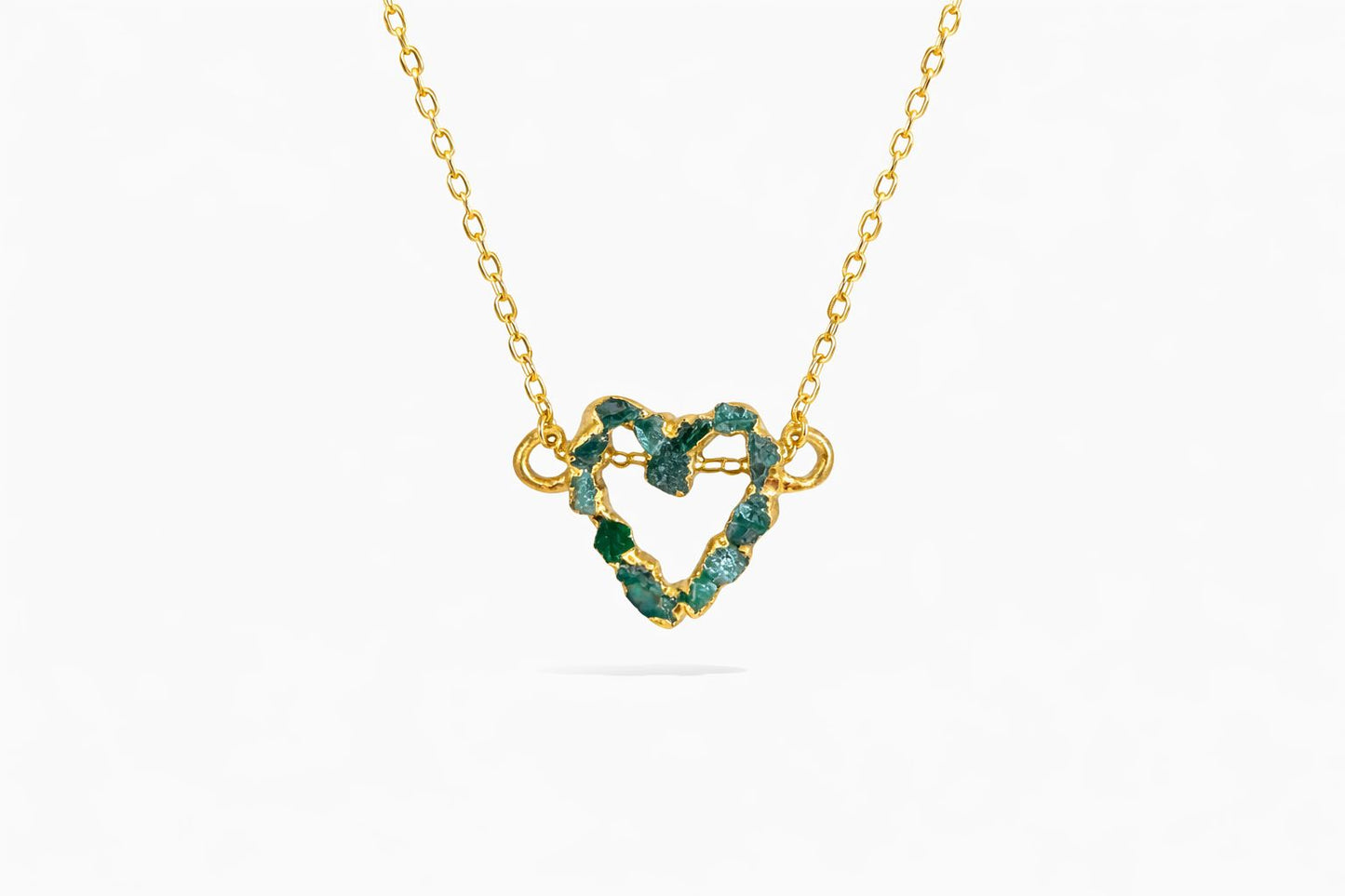 Dije corazón esmeralda tupida